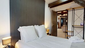 5 bedrooms, free WiFi, bed sheets