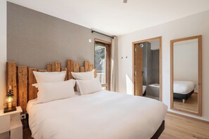 2 bedrooms, iron/ironing board, Internet, bed sheets