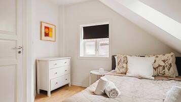 2 bedrooms, iron/ironing board, WiFi