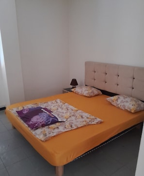 3 slaapkamers, een strijkplank/strijkijzer, beddengoed