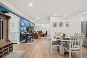 Interior - Meadowstone Suite 3BD 3 TVs Near Spruce Meadows (Calgary)