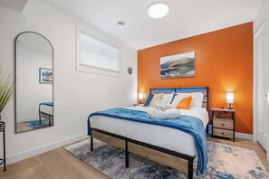 2 bedrooms, iron/ironing board, travel cot, WiFi - Meadowstone Suite 3BD 3 TVs Near Spruce Meadows (Calgary)