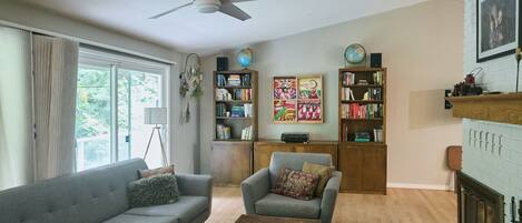 Smart TV, videojuegos, reproductor de DVD y libros