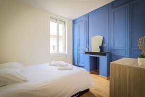 2 bedrooms, iron/ironing board, WiFi, bed sheets