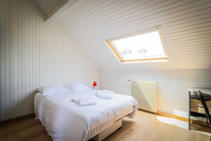 2 habitaciones, tabla de planchar con plancha, wifi y ropa de cama 
