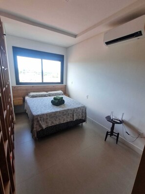 1 bedroom, iron/ironing board, WiFi, bed sheets - Canto Cicada IV Yellow cozy apartment 350m from Canasvieras Trapiche Beach (Canasvieiras Florianópolis)