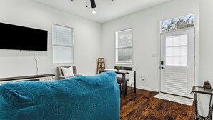 Living area - Cozy 2 Bedroom Home near Downtown New Orleans (New Orleans)