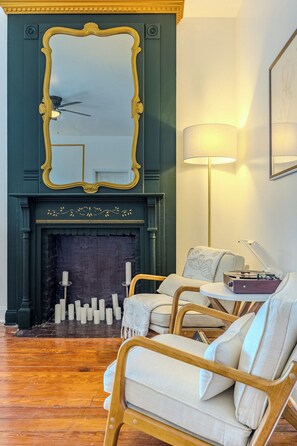 Interior - Huge 1br apt, baby-friendly, dogs, walkable downtown (Frederick)