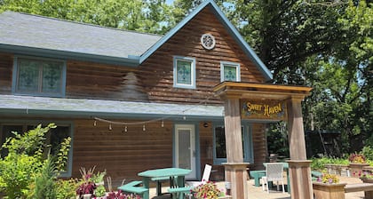 Sweet Haven 5 Bedroom, Wildflower Meadow, Woods, Trails, Charming Stockholm, WI