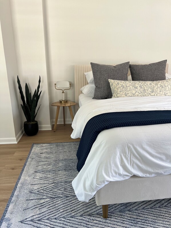 Iron/ironing board, WiFi, bed sheets