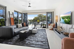 TV, offices - Beachfront Bliss on The Strand 3BR Pool and Parking (North Ward)