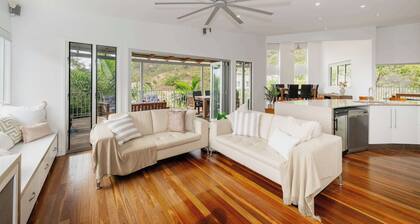 Townsville Castle Hill Retreat with Pool & Ocean Views