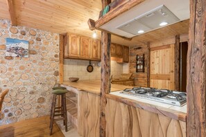 Fridge, oven, dishwasher, coffee/tea maker
