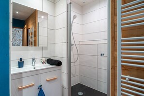 Hair dryer, towels