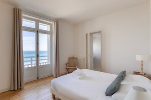 5 bedrooms, iron/ironing board, free WiFi, bed sheets