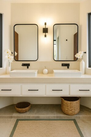 Shower, hair dryer, towels, soap - Beautiful Private Modern 5 bedroom house with ocean views and 2 pools! (Isla Mujeres)