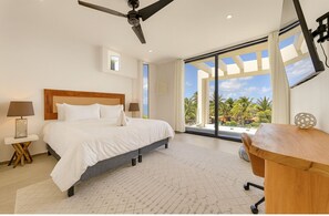 5 soverom, safe på rommet, skrivebord og strykejern/-brett