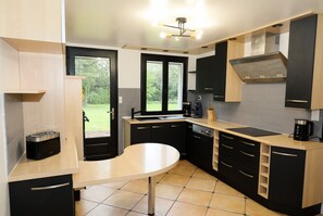 Fridge, microwave, oven, stovetop - Gîte Nature et pêche avec Bain Nordique - 6 persons (Bressuire)