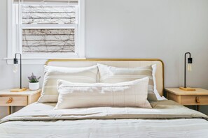 Iron/ironing board, WiFi, bed sheets