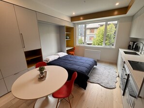 1 bedroom, desk, iron/ironing board, free WiFi