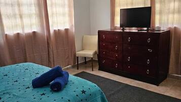 3 slaapkamers, een strijkplank/strijkijzer, wifi, beddengoed