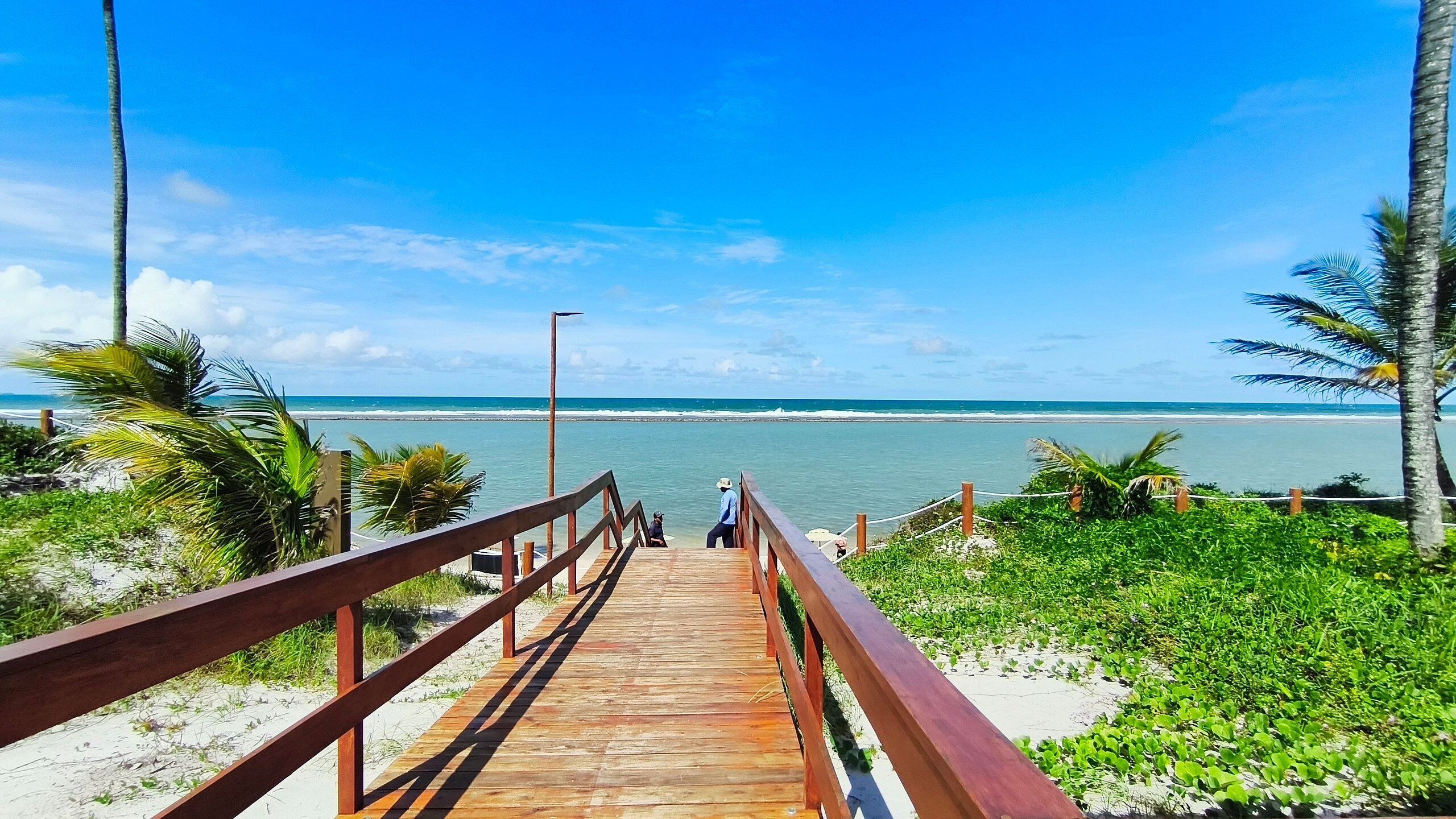 Na praia, areia branca 