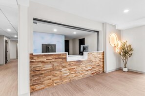 Lobby - Echo Suites Sterling (Sterling)