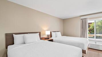 Premium bedding, desk, blackout curtains, free WiFi