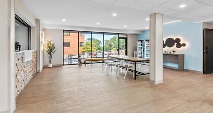 Echo Suites Sterling