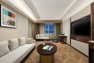 Standard Suite, 1 King Bed