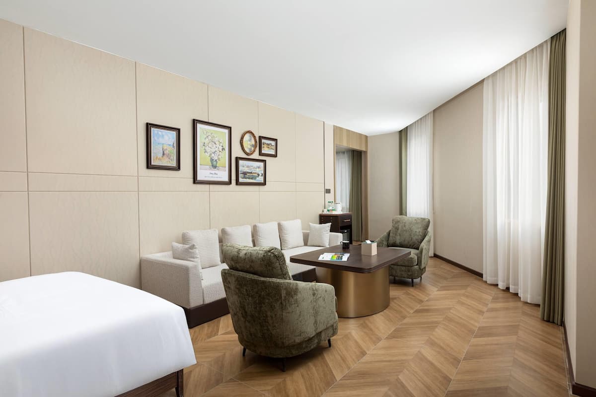 Suite Familiale, 1 très grand lit, bain à remous (Luxury)