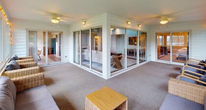 The Plantations condo w/shared tennis court, balcony, WIFI