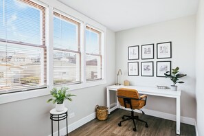 Interior - Charming 2-bedroom condo in marvelous Chicago (Chicago)