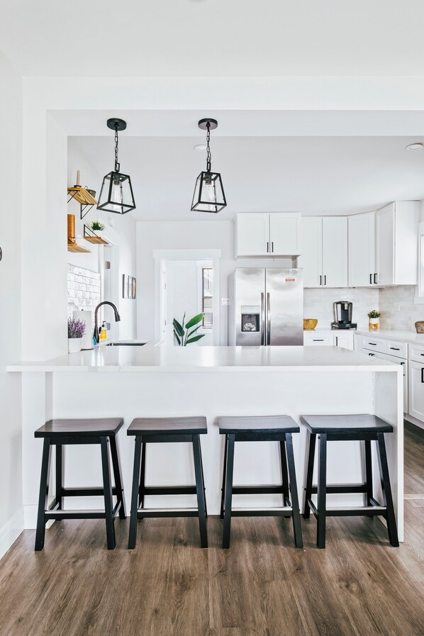 Private kitchen - Charming 2-bedroom condo in marvelous Chicago (Chicago)