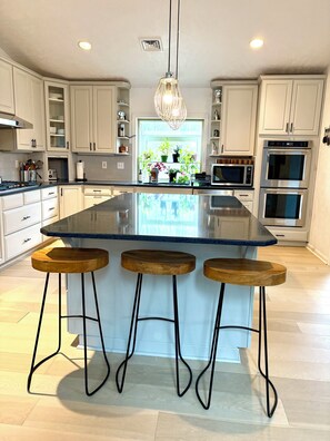 Microwave, stovetop, dishwasher