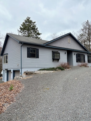 Exterior - Spacious 5-bedroom house in enchanting Big Bass Lake with WiFi, AC (Big Bass Lake)
