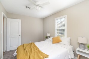 3 bedrooms, desk, iron/ironing board, WiFi