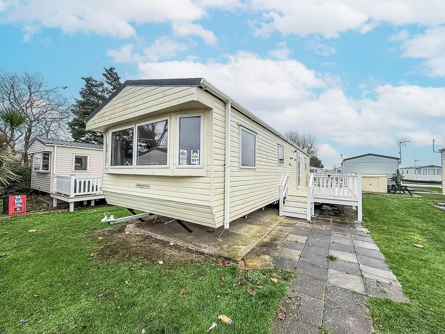 Escape to the serene Essex coast in this lovely 6 berth caravan with decking, located on Seawick Holiday Park for your 2026 holiday and discover a place of natural beauty and tranquillity.