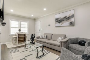 TV, fireplace - Piedmont Heights HQ 6 Mi to Mercedes-Benz Stadium! (Atlanta)