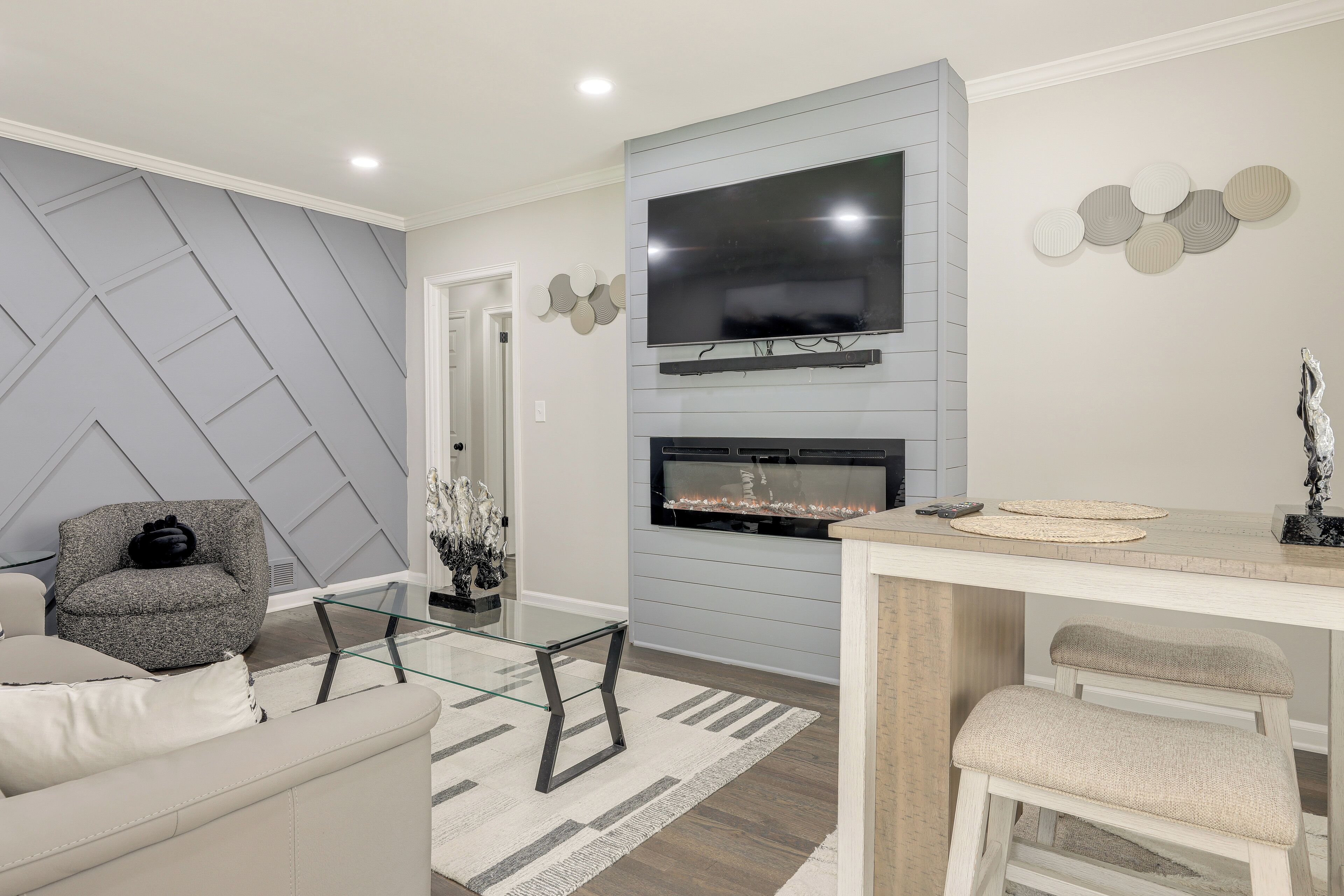 TV, fireplace
