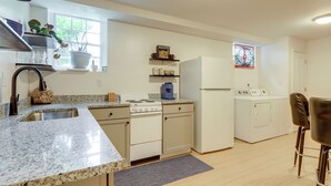 A kitchen with granite countertops, a stove, a sink, a refrigerator, and a washing machine. - 5 Mi to Trilith Studios: Apt w/ Furnished Pergola (Fayetteville)
