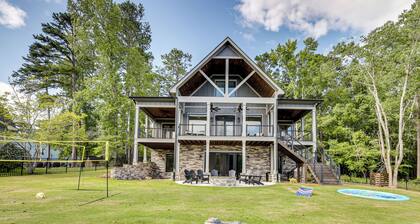 Dock + Views: Spacious Lake Sinclair Retreat