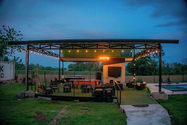 Outdoor dining