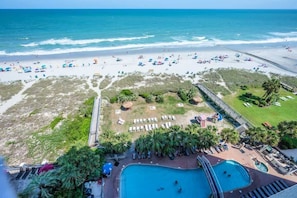 Beach nearby - Oceanfront condo with pools & hot tub (Myrtle Beach)