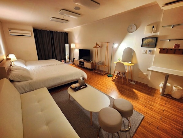 1 bedroom, iron/ironing board, free WiFi