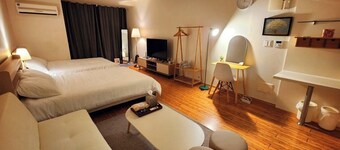 Chic 1-bedroom apartment with WiFi, AC in phenomenal Seoul