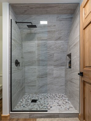 Hair dryer, towels - Strawberry Summit Cabin Retreat (Duck Creek Village)