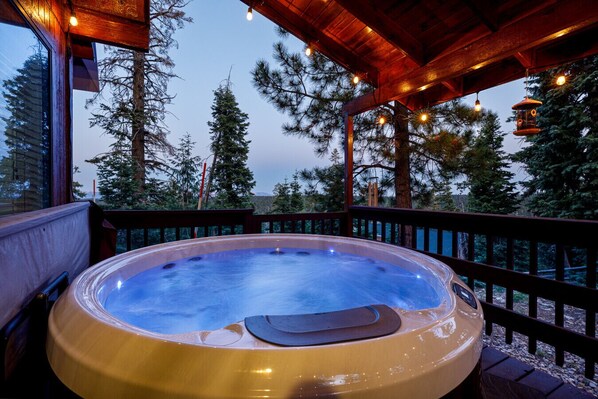 Outdoor spa tub - Strawberry Summit Cabin Retreat (Duck Creek Village)