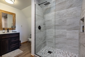 Hair dryer, towels - Strawberry Summit Cabin Retreat (Duck Creek Village)