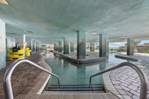 Piscina coperta, una piscina riscaldata